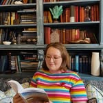 Julia Mitchell - @shereadsandtravels - Instagram