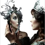 Julia Monge - @elartedesermadrastra - Instagram