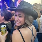 JULIA MOORE - @julia._mooree - Instagram