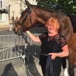 Julie newell - @julievaulting - Instagram
