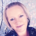 Julia Reinhardt - Facebook