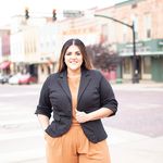 Julia Seals - @juliasealsrealtor - Instagram