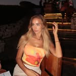 Julia - wellness | self care - @juliaglowguide - Instagram