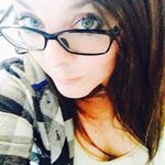 Julia Standish - @jules72485 - Instagram
