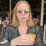 Julia Steele - @jsteeleworld - Instagram