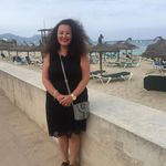 Julia Sutton - @booksbyjulia72 - Instagram