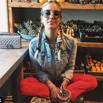 Julie Borenla - @julieborenla - Instagram