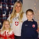 Julie Coombs - @juliecoombs25 - Instagram