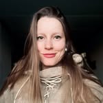 Júlia Finger - @julia.la.fora - Instagram