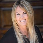 Julie Peterman - @petermanjulie2002 - Instagram
