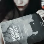 Julie Strange 🦇🎃👻🩸🔥Book Geek 📖🤓 - @juliestrange - Instagram