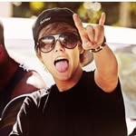 @standing_justinbiebs - Instagram