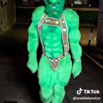 Justin Whelan - @grinchbussysniffer - Instagram