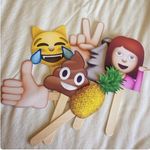 Kara Rowland - @kara._.emojis - Instagram