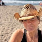 Kara Shore - @travellingcatmom - Instagram