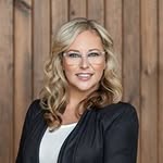 Karen Elliott - Alberta Realtor - @cavelliott11 - Instagram