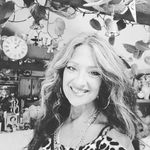 Karen Eckl - @karinacolasanti1 - Instagram