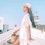 Kari Barnett - @karibarnett86 - Instagram
