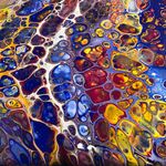 Kari McLaughlin - @pourkarifluidart - Instagram