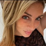 Karine Corcos - @karine_c_hannah - Instagram