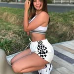 Karina Hubbard - @niqetapaxa - Instagram