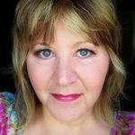 Karla Neff - @karlaslastinglipsboutique - Instagram