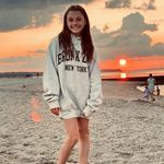 Carly Burke - @carly_burke.21 - Instagram