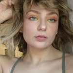 Katie Caulfield - @dumbbithjuice - Instagram