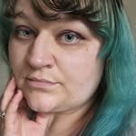 Katie Kitkat Halliday - @kitkatscanread - Instagram