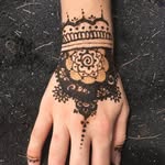 Katie Meck - @hennabykt - Instagram