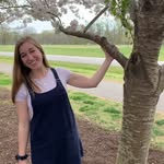 Katrina Lundquist - @katrinasellsclothes - Instagram