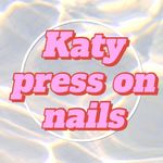 Costom press on nails - @katy_press_on_nail - Instagram