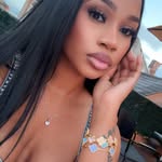 “𝚝𝚑𝚎 𝚒𝚗𝚏𝚕𝚞𝚎𝚗𝚌𝙷𝙴𝚁” - @_kay_savage - Instagram