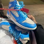 kay - @kaysellsneakers - Instagram