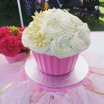 Kayla Brady - @kaylas.cakery - Instagram