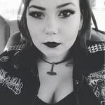 Kaytlin Hall - @somethingeccentric - Instagram