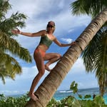 Kelly Hatch - @hatchytravels - Instagram