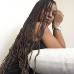 Kelly Hollis - @thehollistouch - Instagram