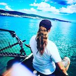 Kelly Hollis - @kellyhollisxo - Instagram