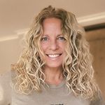 Kelly Sutton / Positive Aging Influencer - @ageandattitude - Instagram