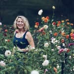 Kelly Singer-Horticulturalist - @earthbloomsflowerfarm - Instagram