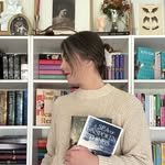kelly | bookstagram - @kellyreadsbooks_ - Instagram