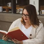 Kelly Lynn - @kellyreadingbooks - Instagram