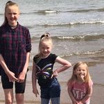 Kerry Strang - @kerrychloe1 - Instagram