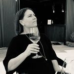 Kim Bickley - @somesommelier - Instagram