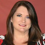 Kimberly Murphree / Literary Influencer - @kayckay_bookreviews - Instagram