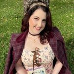 Kristin Lertola - @litcouturereads - Instagram