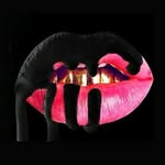 KYLIE LIPKITS ON HAND - @bellamnlxx - Instagram