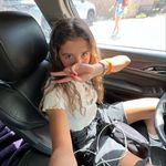 Kylie - @kyliepostdumbstuff - Instagram