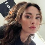 Iris Love - @lana.welsh - Instagram